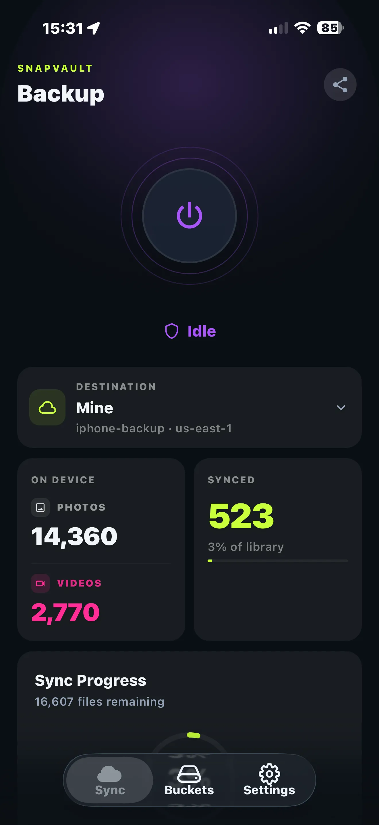 SnapVault home screen idle, with on-device counts, synced count and files remaining