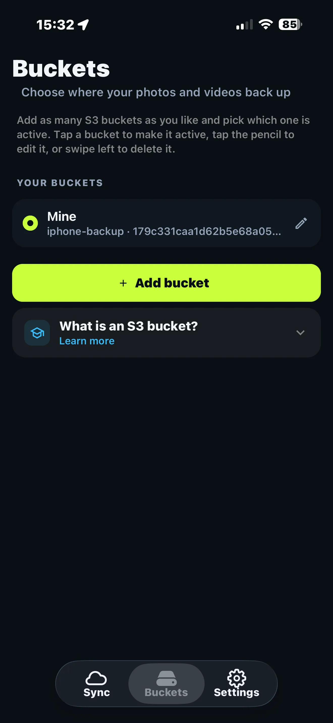 SnapVault buckets screen listing the active bucket with add and edit controls